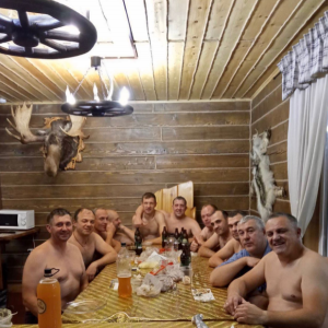 Почему в русскую баню лучше идти дружной компанией. Почему в русскую баню лучше идти дружной компанией.